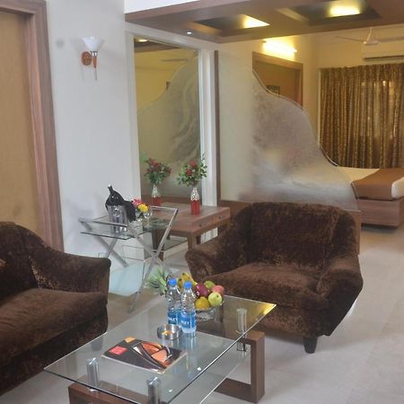 Hotel Plaza Mumbai  Buitenkant foto