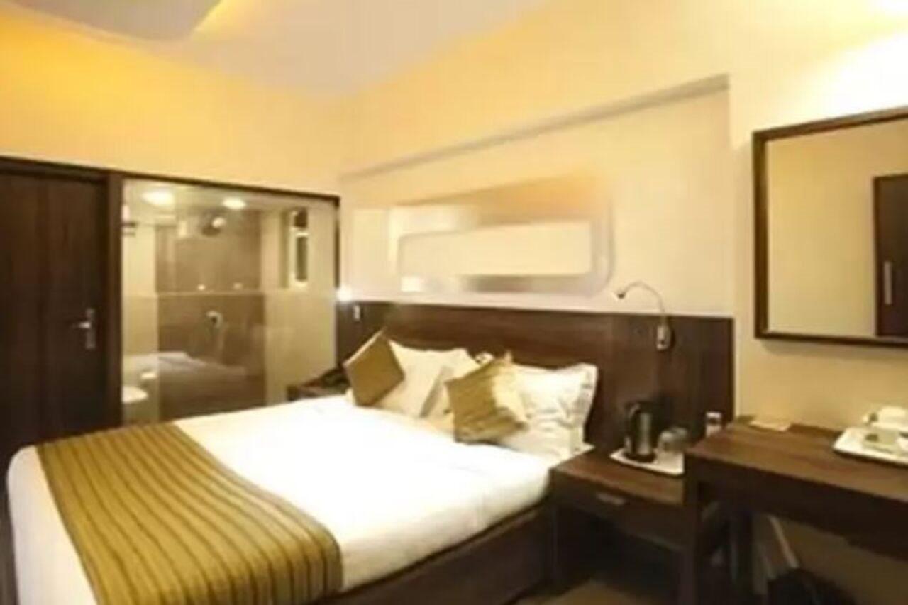 Hotel Plaza Mumbai  Buitenkant foto