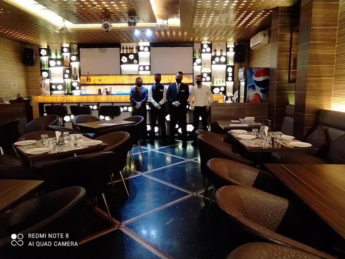 Hotel Plaza Mumbai  Buitenkant foto