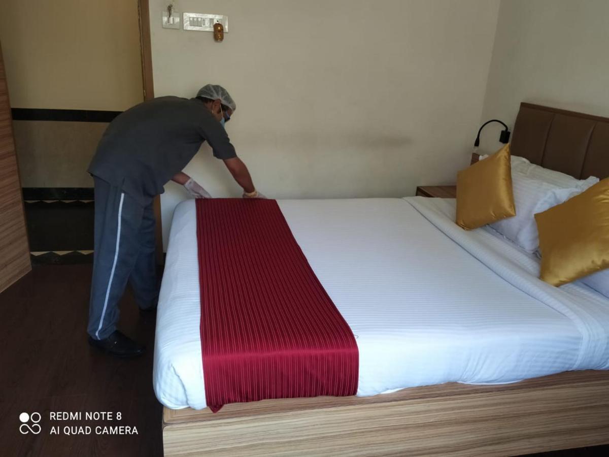 Hotel Plaza Mumbai  Buitenkant foto