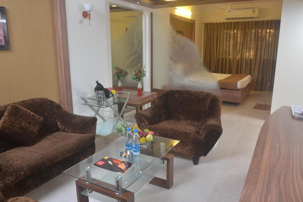 Hotel Plaza Mumbai  Buitenkant foto