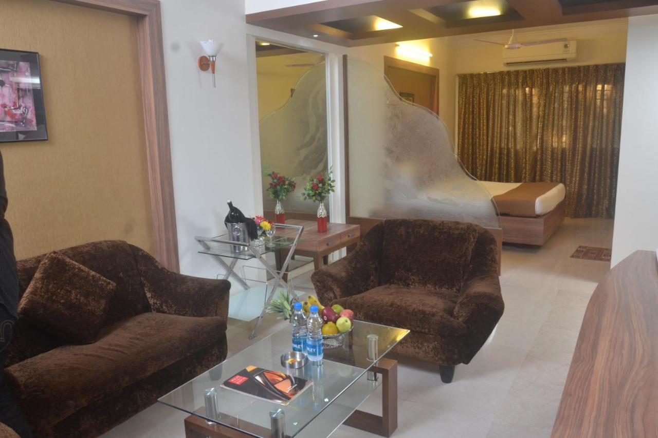 Hotel Plaza Mumbai  Buitenkant foto