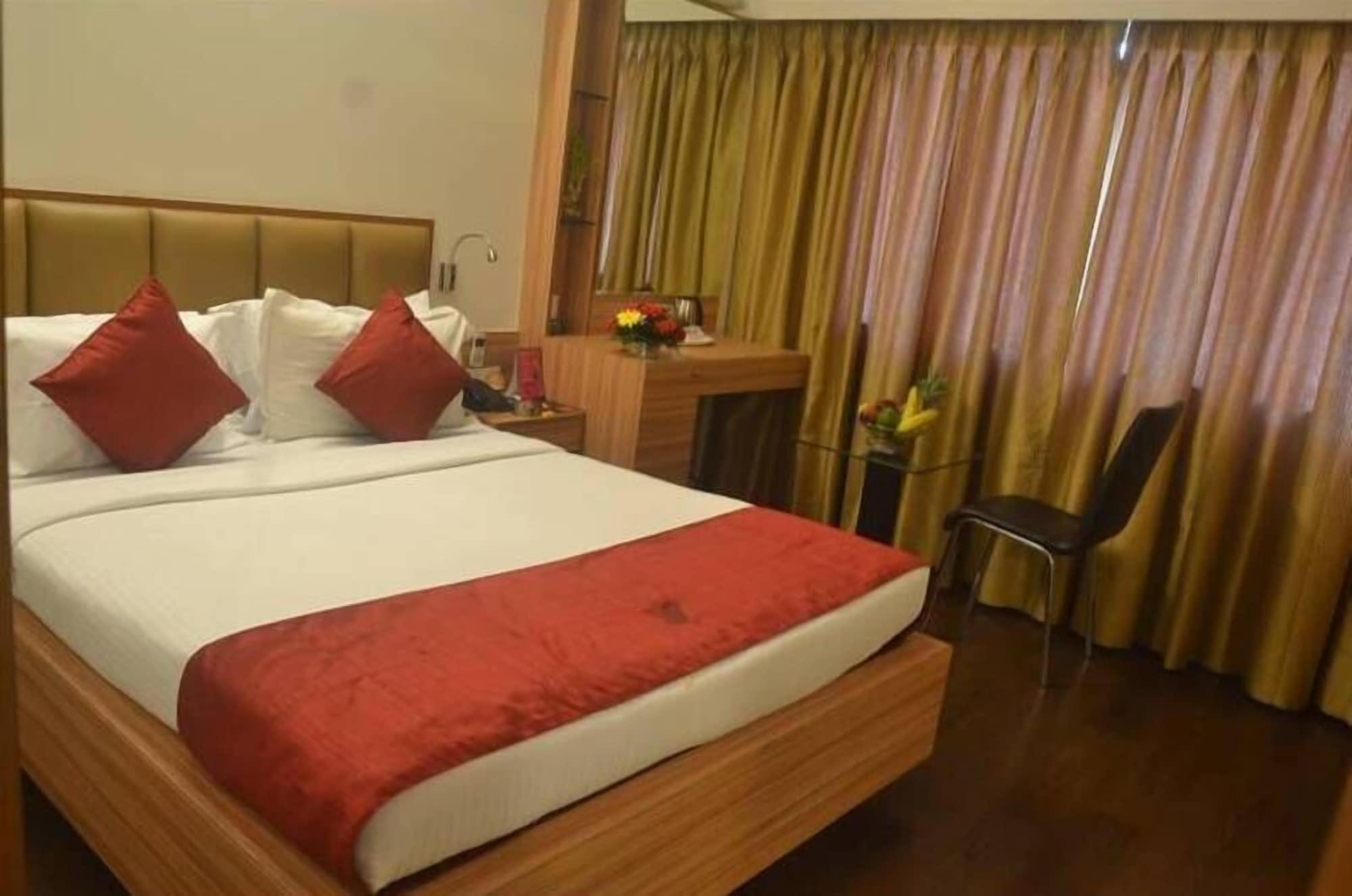 Hotel Plaza Mumbai  Buitenkant foto