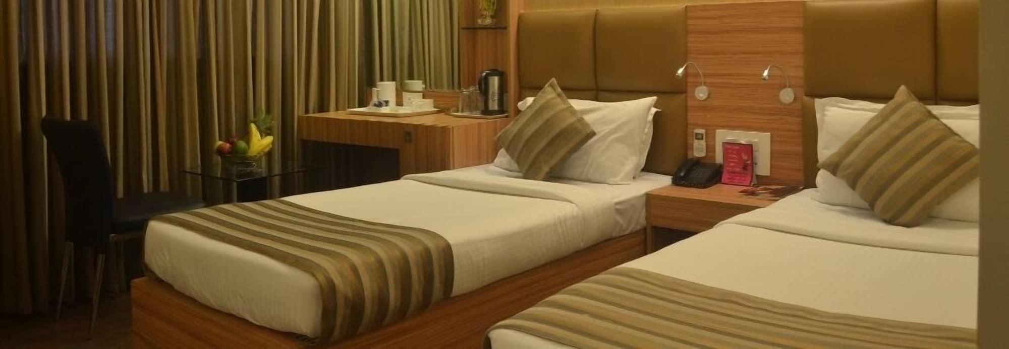 Hotel Plaza Mumbai  Buitenkant foto