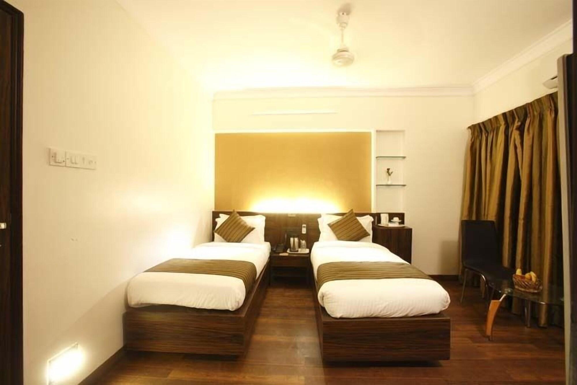 Hotel Plaza Mumbai  Buitenkant foto