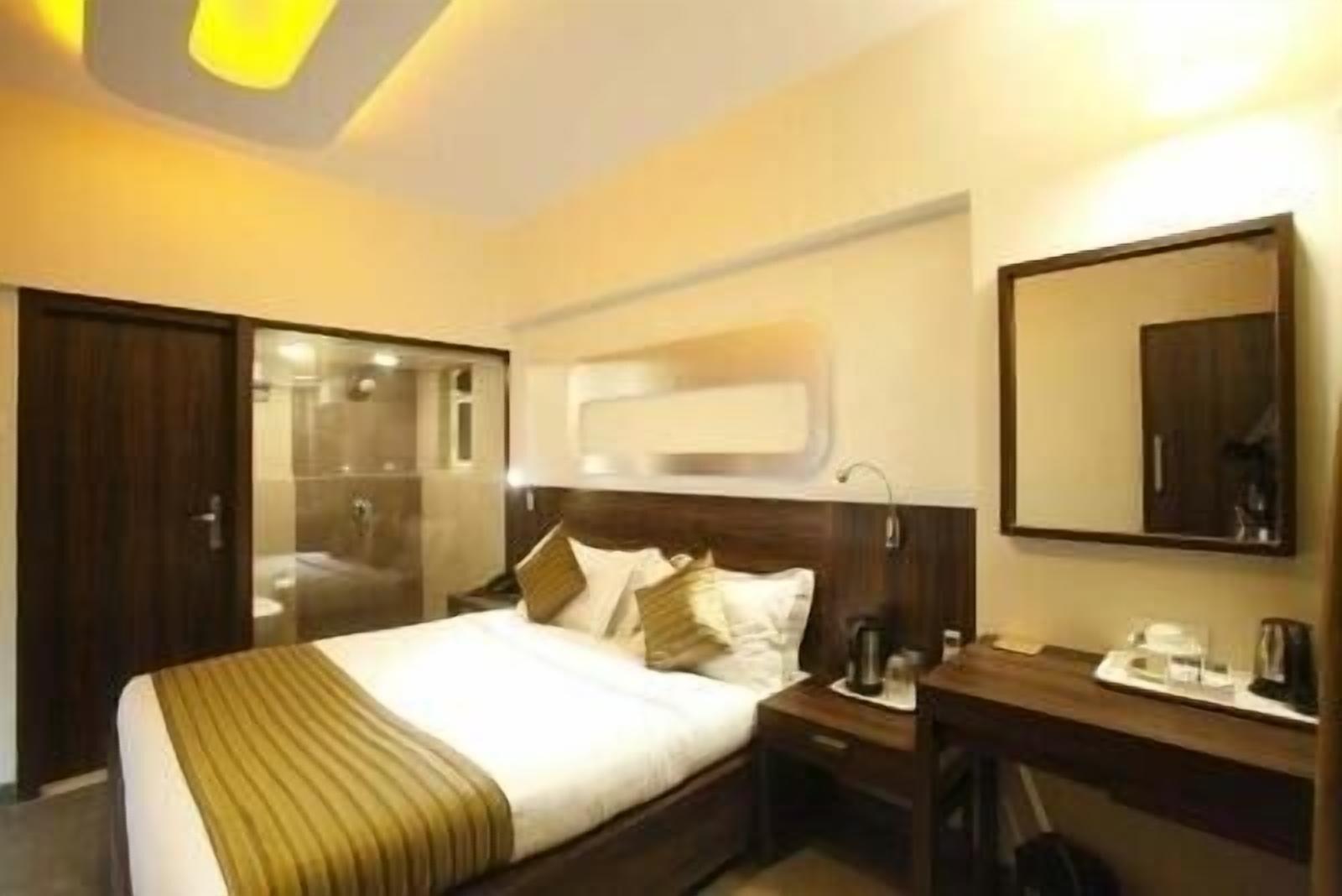 Hotel Plaza Mumbai  Buitenkant foto