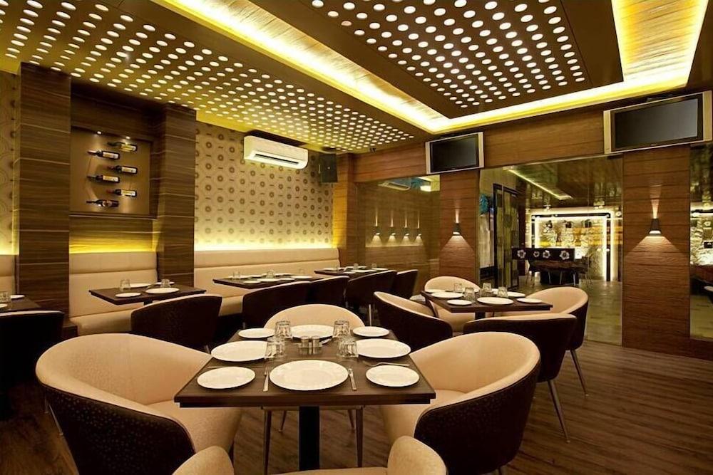 Hotel Plaza Mumbai  Buitenkant foto