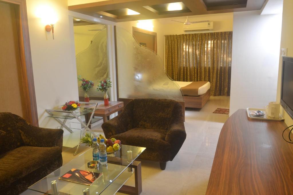 Hotel Plaza Mumbai  Buitenkant foto