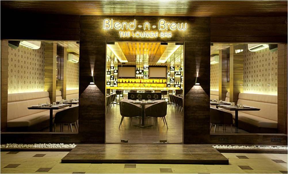 Hotel Plaza Mumbai  Buitenkant foto