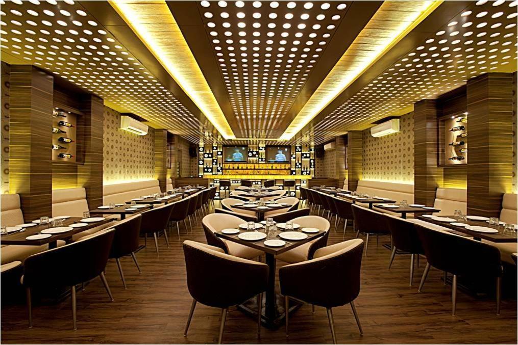 Hotel Plaza Mumbai  Buitenkant foto