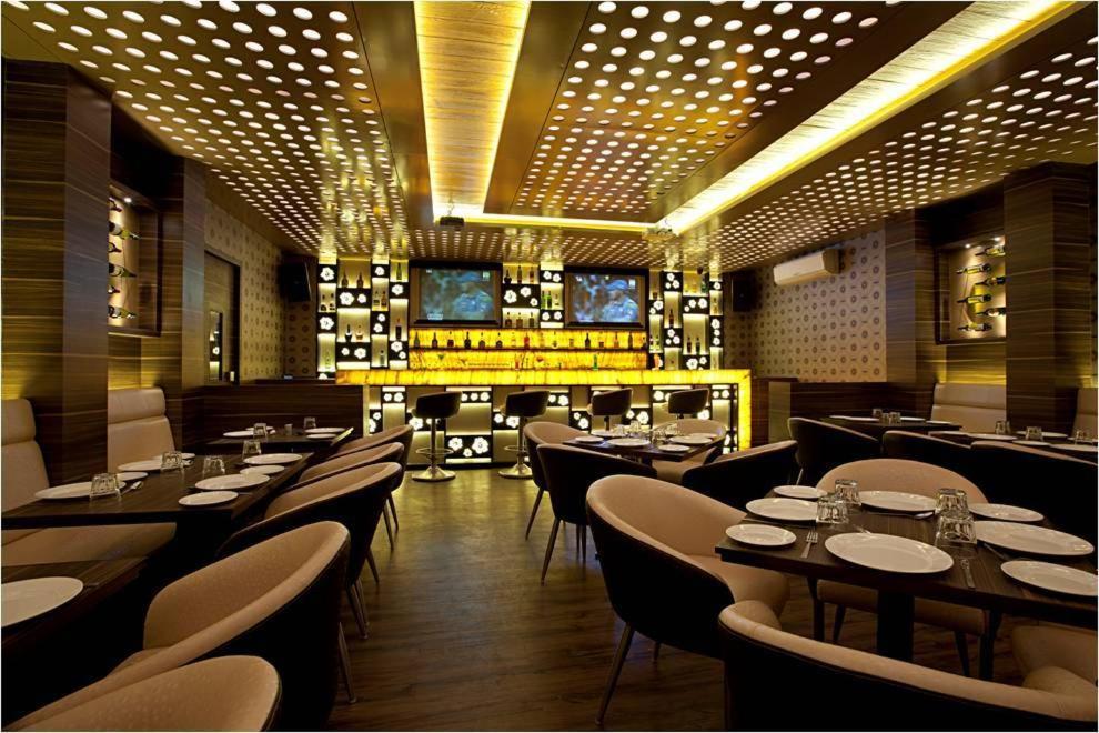 Hotel Plaza Mumbai  Buitenkant foto
