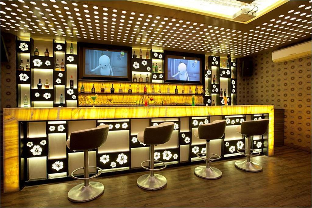 Hotel Plaza Mumbai  Buitenkant foto