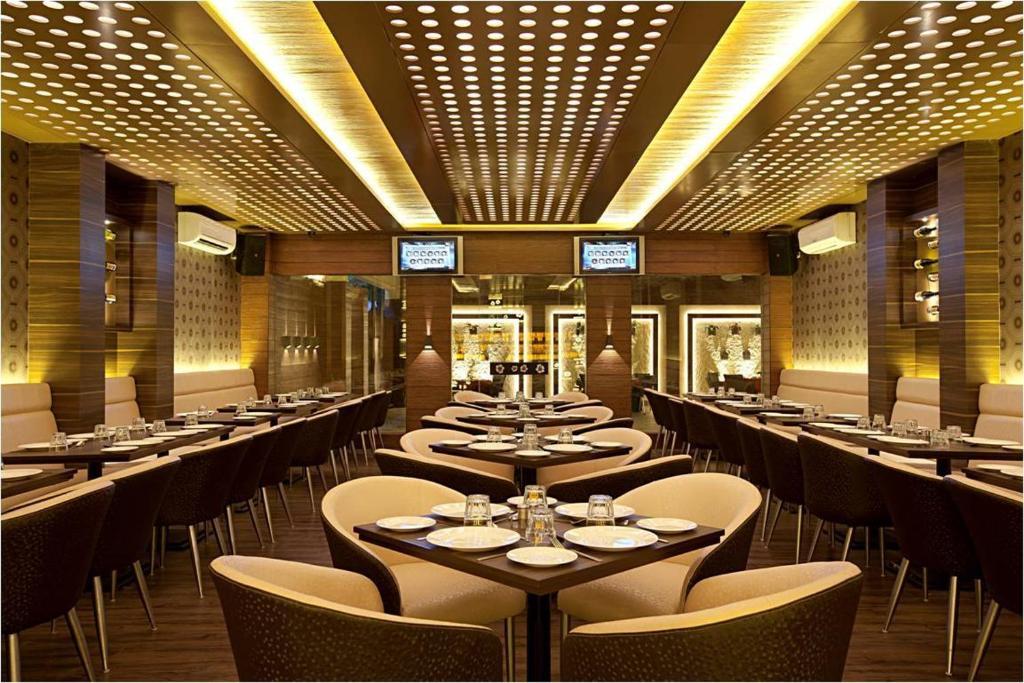 Hotel Plaza Mumbai  Buitenkant foto